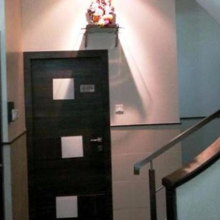Hotel Sharda Мумбай Екстериор снимка