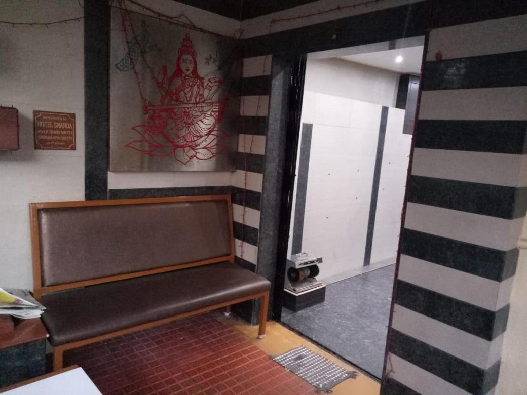 Hotel Sharda Мумбай Екстериор снимка
