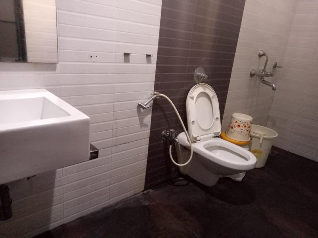 Hotel Sharda Мумбай Екстериор снимка