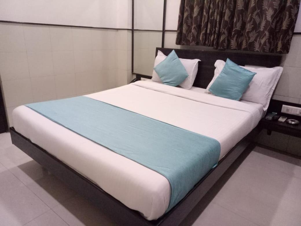 Hotel Sharda Мумбай Екстериор снимка